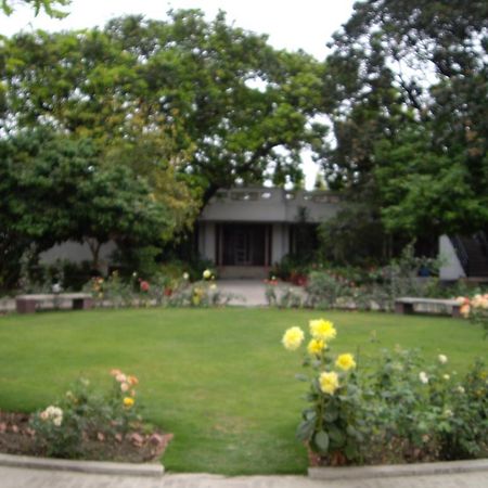 Vatika Homestay Varanasi Bagian luar foto
