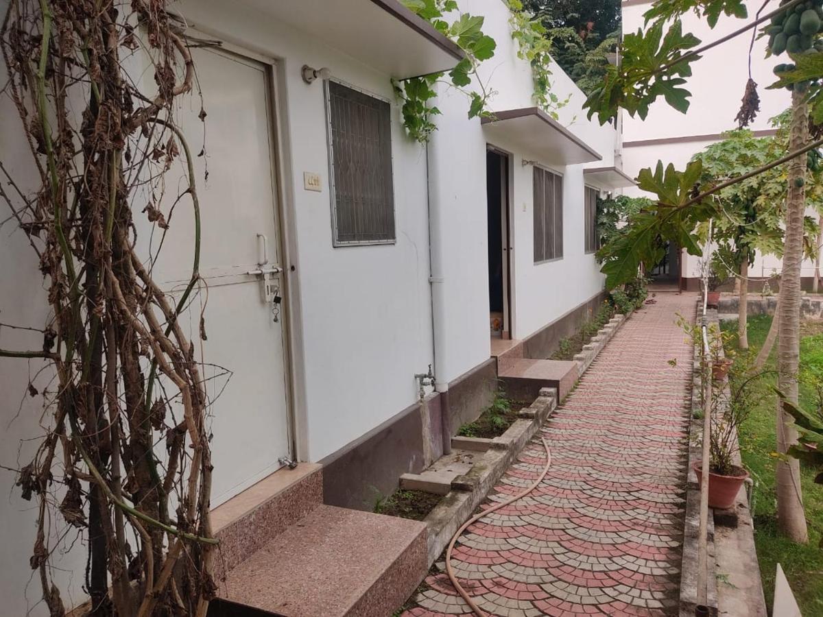 Vatika Homestay Varanasi Bagian luar foto