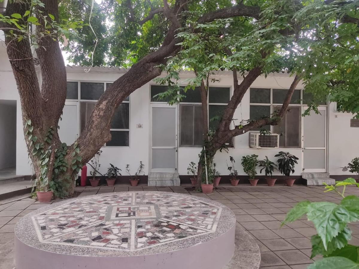 Vatika Homestay Varanasi Bagian luar foto