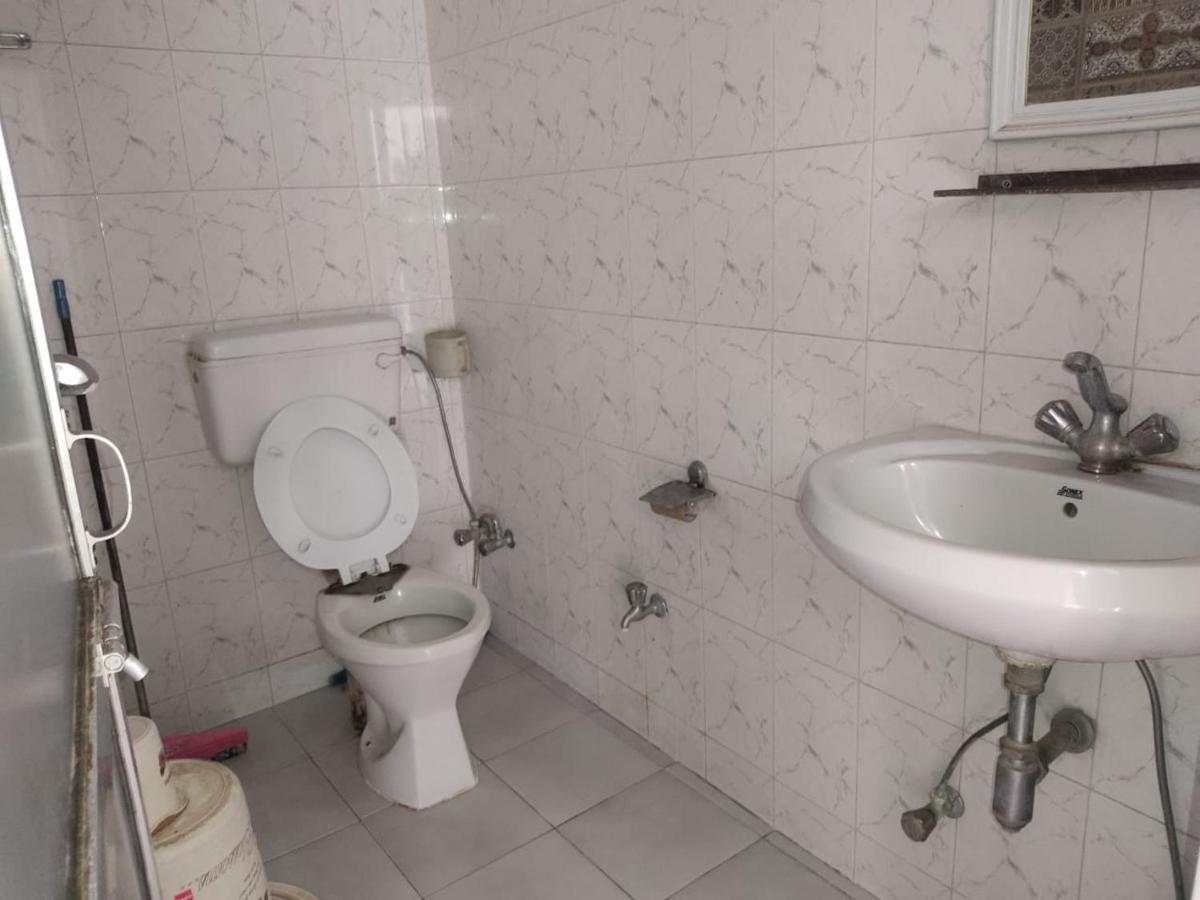 Vatika Homestay Varanasi Bagian luar foto