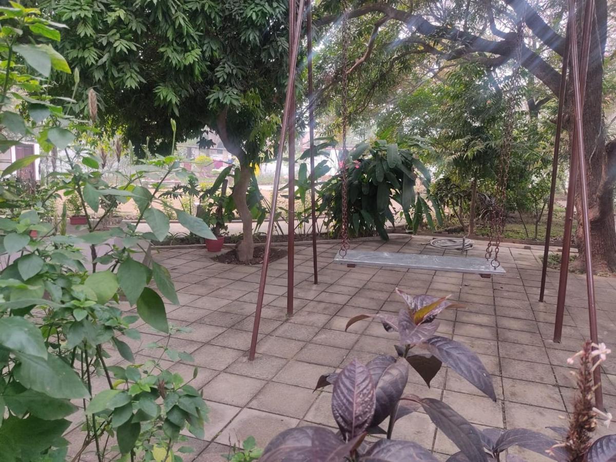 Vatika Homestay Varanasi Bagian luar foto