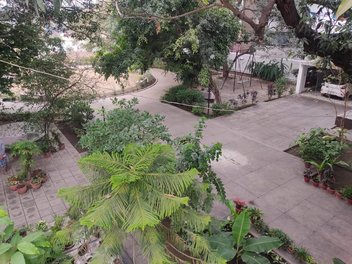 Vatika Homestay Varanasi Bagian luar foto