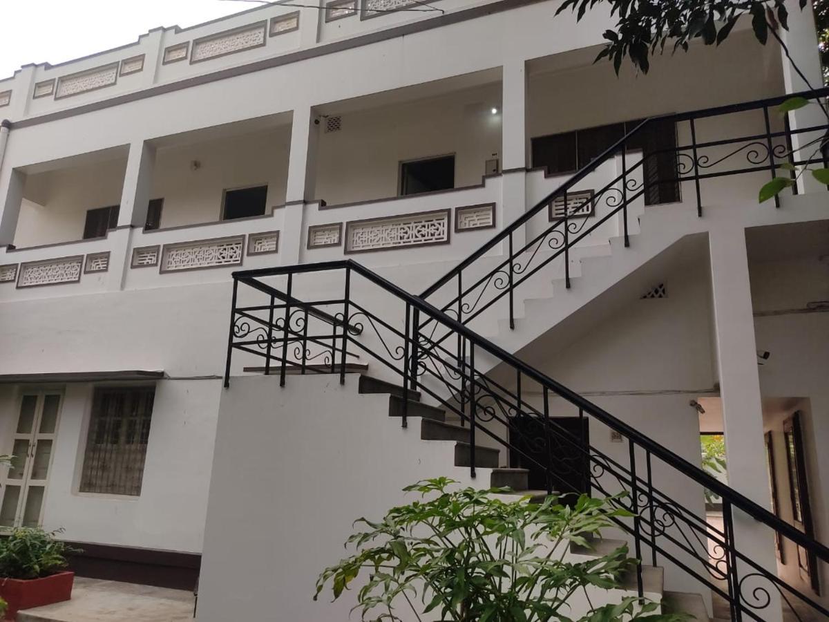 Vatika Homestay Varanasi Bagian luar foto