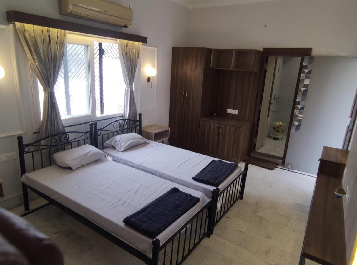 Vatika Homestay Varanasi Bagian luar foto