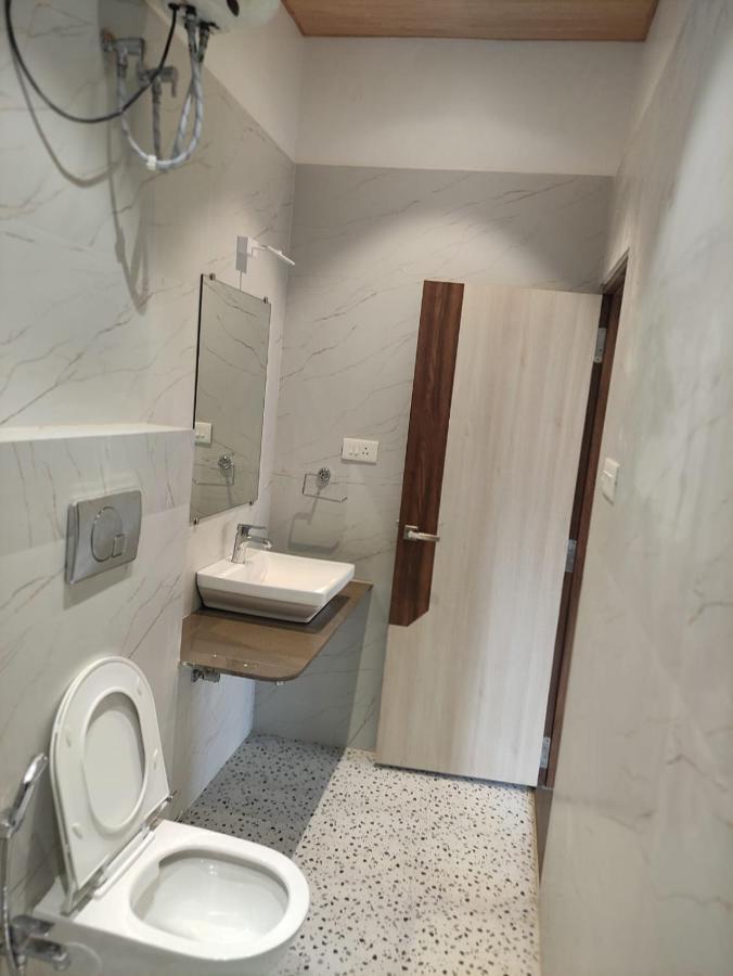 Vatika Homestay Varanasi Bagian luar foto