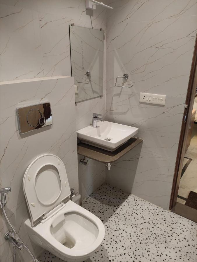 Vatika Homestay Varanasi Bagian luar foto