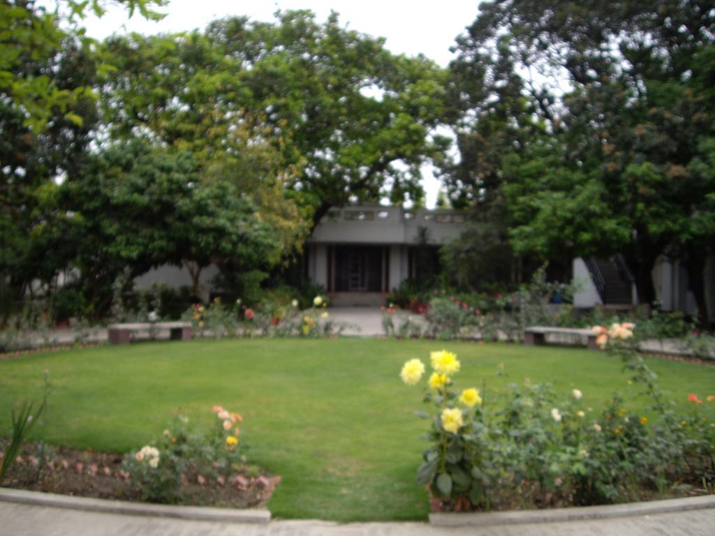 Vatika Homestay Varanasi Bagian luar foto